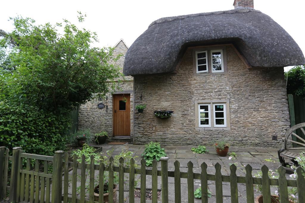 Thatch Cottage Лейкок Екстер'єр фото